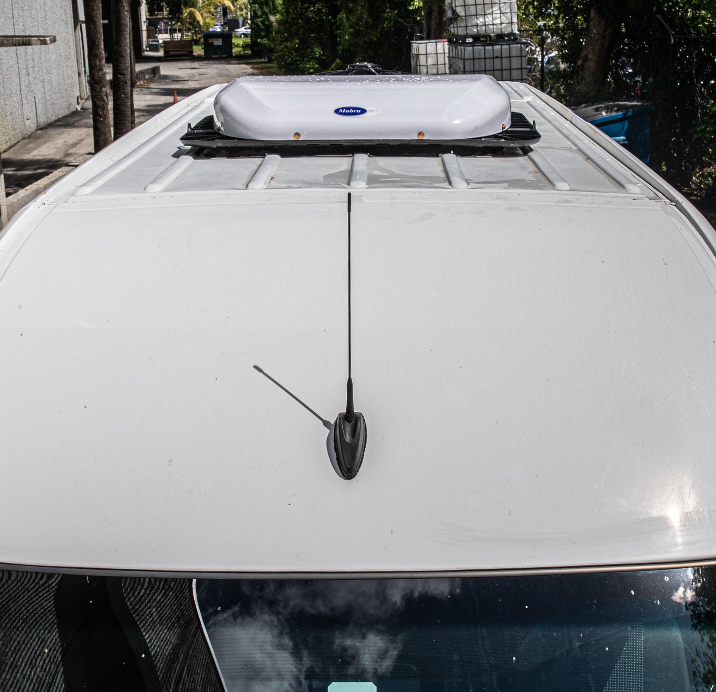ROOFTOP 12V AIR CONDITIONER 12000 BTU FOR VEHICLES: CAMPERVANS, RV, PROMASTER, SPRINTER, TRANSIT by MABRU